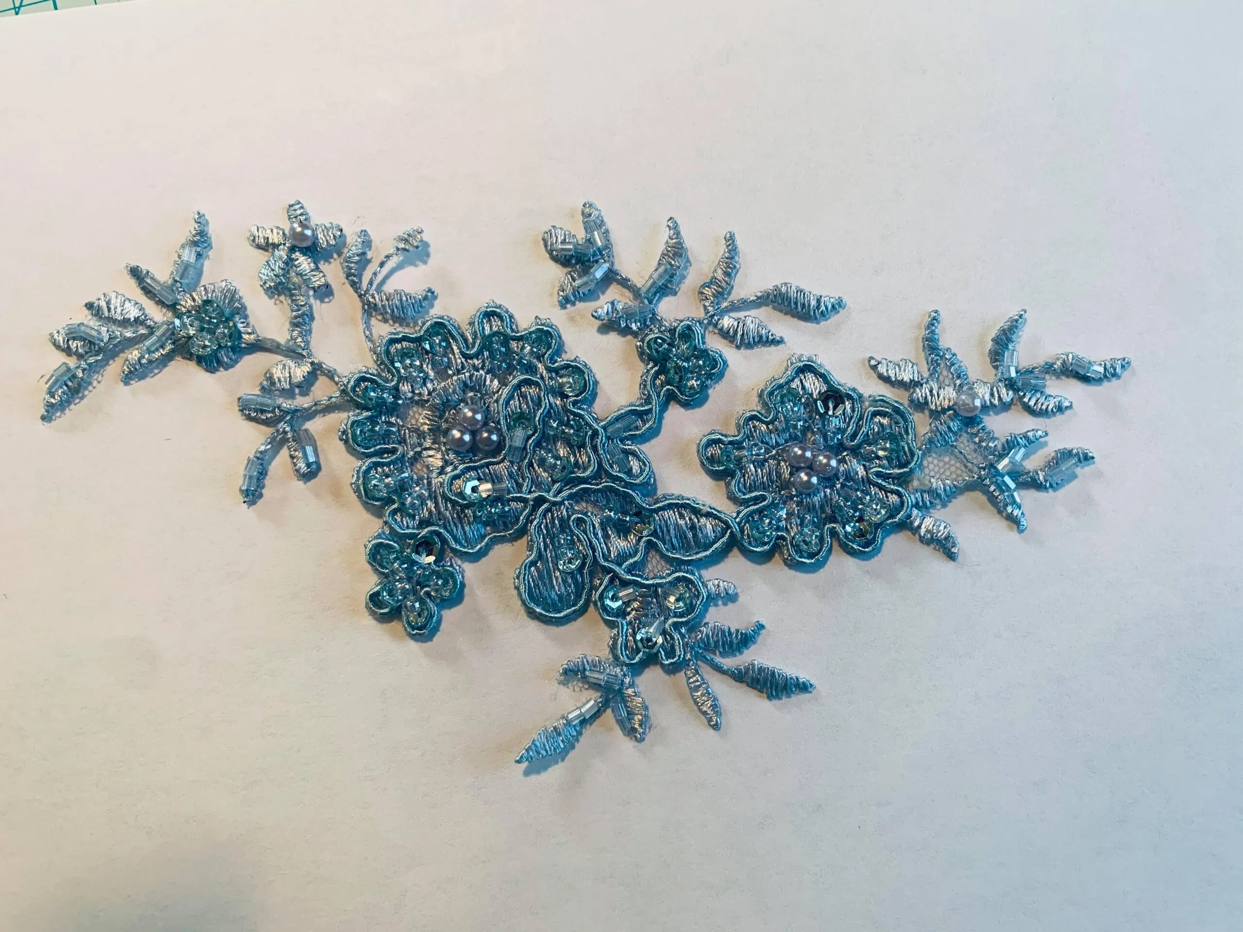 Corded Embroidery, Sequin Appliques & Trims: Easy Guide for Fashion and Crafts